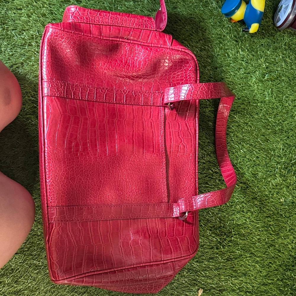 Elegant Red Crocodile-Embossed Women's Bag